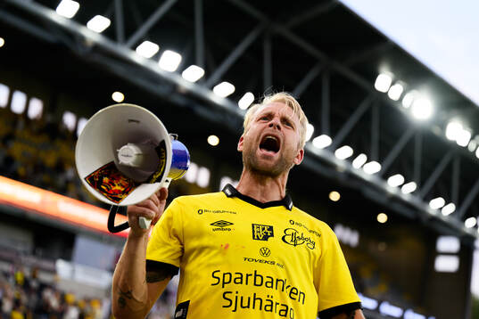 Elfsborgs Johan Larsson jublar