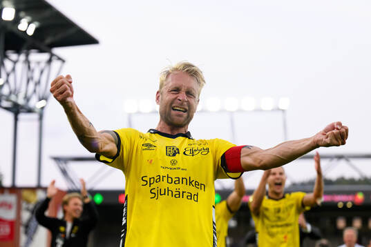Elfsborgs Johan Larsson jublar