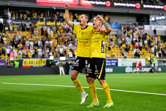 Elfsborgs Rasmus Wikström och Frederik Ihler jublar