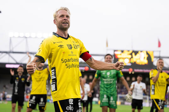 Elfsborgs Johan Larsson jublar