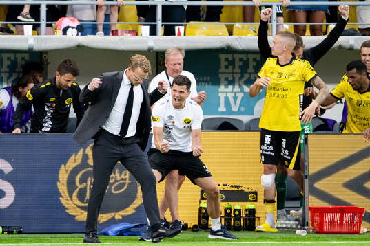 Elfsborgs tränare Oscar Hiljemark  jublar