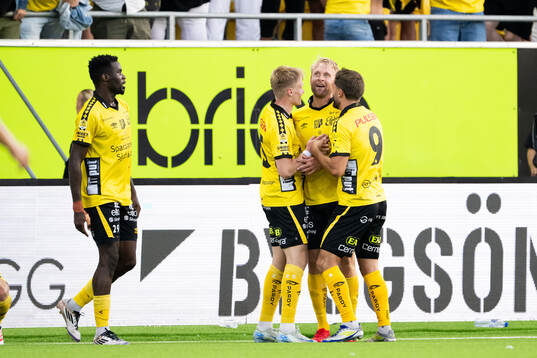 Elfsborgs Johan Larsson jublar