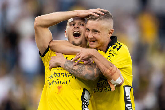 Elfsborgs Rasmus Wikström och Sebastian Holmen jublar