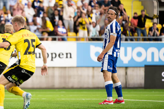 IFK Göteborgs målvakt Elis Bishesari och Gustav Svensson