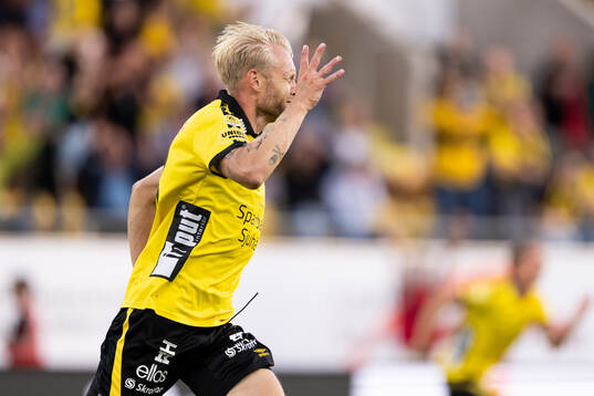 Elfsborgs Johan Larsson jublar