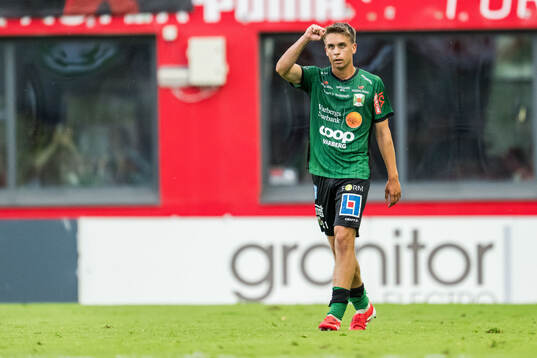 Varbergs Isak Vidjeskog jublar