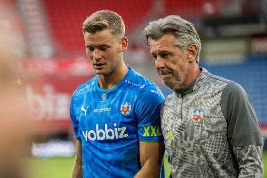 Helsingborgs målvakt Johan Brattberg och assisterande