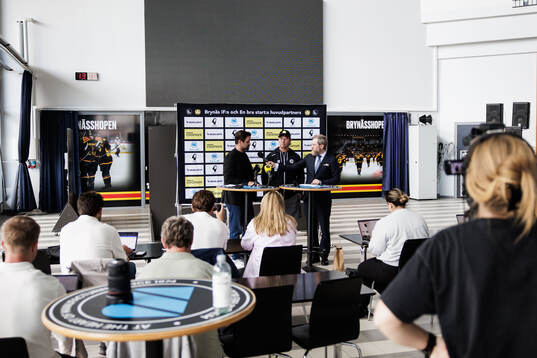 Brynäs sportchef Johan Alcén och Nicklas Bäckström