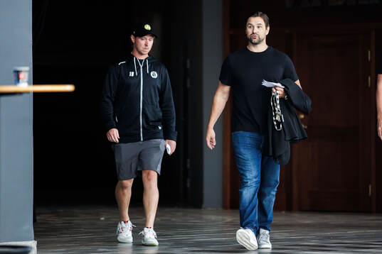 Nicklas Bäckström och Brynäs sportchef Johan Alcén