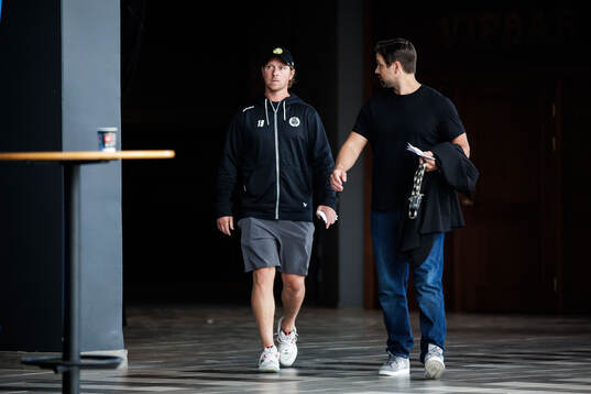 Nicklas Bäckström och Brynäs sportchef Johan Alcén