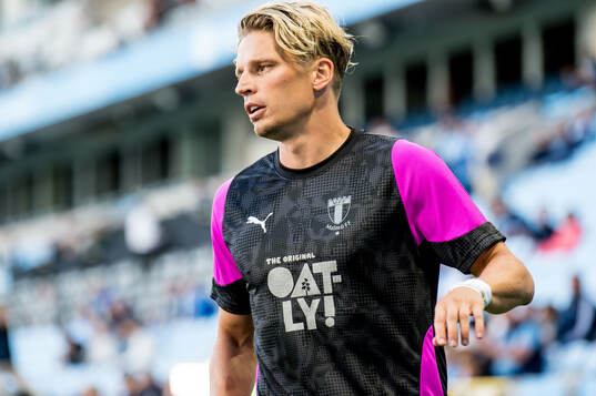 Jens Stryger Larsen of Malmö FF ahead ofof the UEFA
