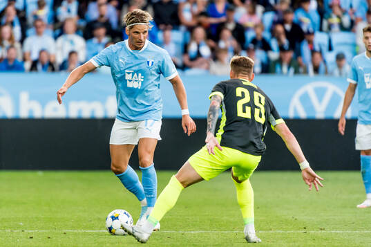 Jens Stryger Larsen of Malmö FF and Petr Mares of FK RFS