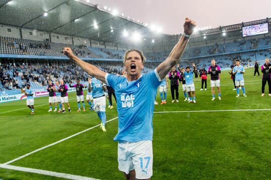 Jens Stryger Larsen of Malmö FF celebrates