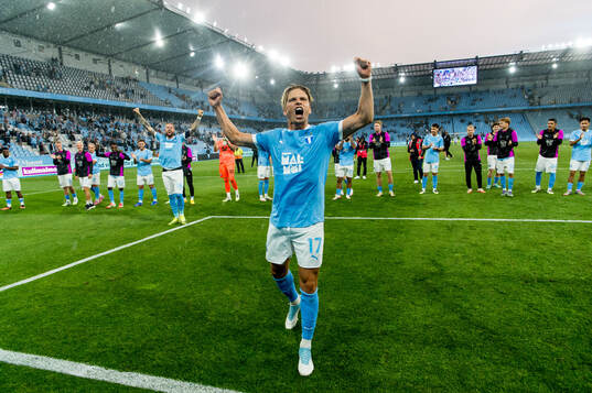 Jens Stryger Larsen of Malmö FF celebrates