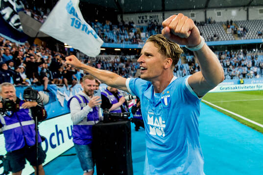 Jens Stryger Larsen of Malmö FF celebrates