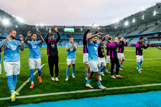 Sead Haksabanovic and the players of Malmö FF celebrates