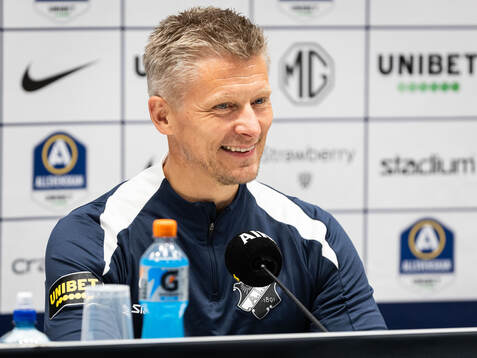 AIK head coach Mikkjal Thomassen