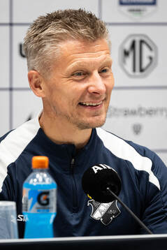 AIK head coach Mikkjal Thomassen