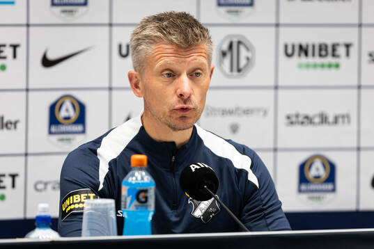 AIK head coach Mikkjal Thomassen