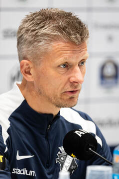 AIK head coach Mikkjal Thomassen