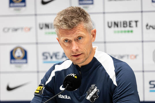 AIK head coach Mikkjal Thomassen