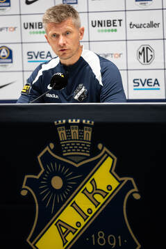 AIK head coach Mikkjal Thomassen
