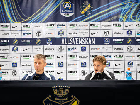 AIK head coach Mikkjal Thomassen and Anton Salétros