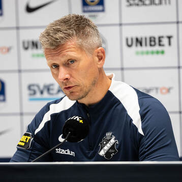AIK head coach Mikkjal Thomassen