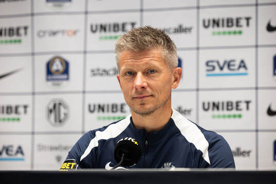 AIK head coach Mikkjal Thomassen