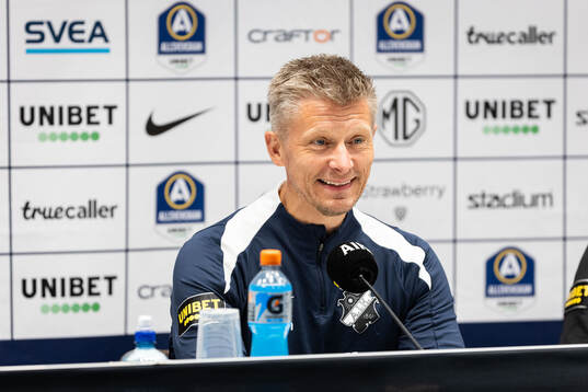 AIK head coach Mikkjal Thomassen