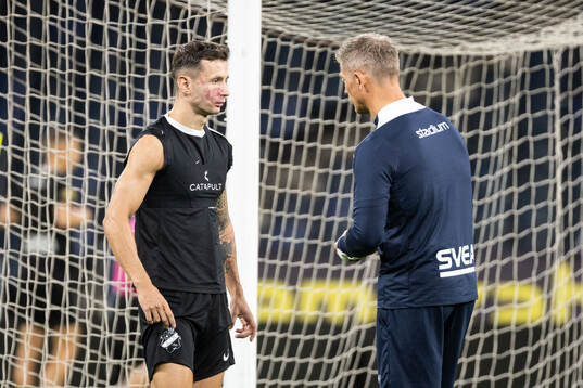 Bersant Celina of AIK and AIK head coach Mikkjal Thomassen