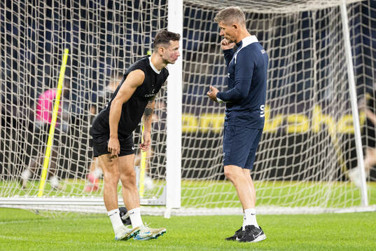 Bersant Celina of AIK and AIK head coach Mikkjal Thomassen