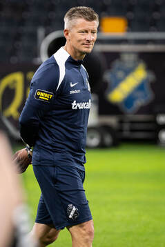 AIK head coach Mikkjal Thomassen