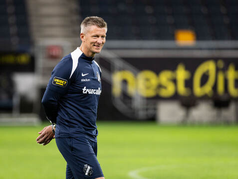 AIK head coach Mikkjal Thomassen