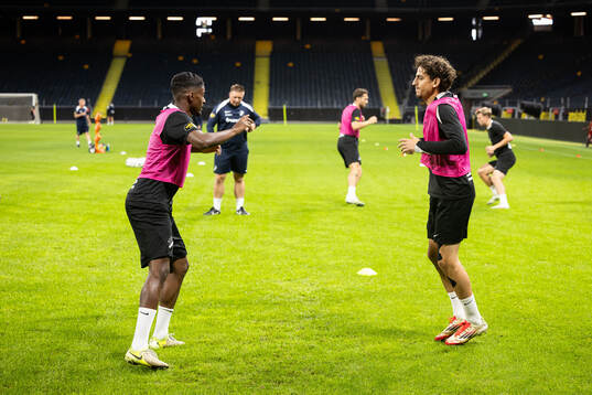 Taha Ayari of AIK (right)