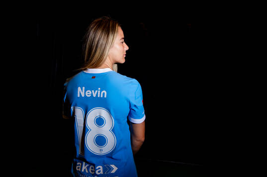 Malmö FF presenterar Courtney Nevin som ny spelare