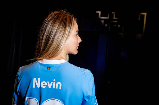 Malmö FF presenterar Courtney Nevin som ny spelare