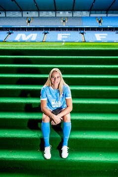 Malmö FF presenterar Courtney Nevin som ny spelare