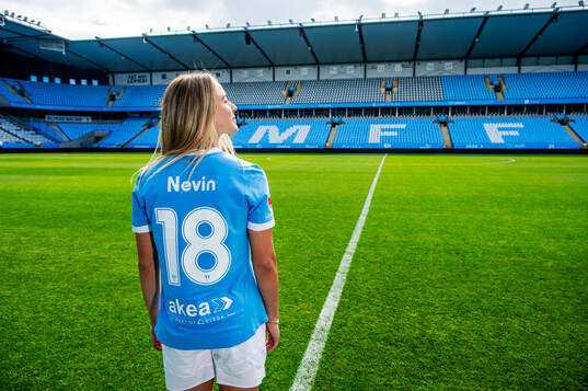 Malmö FF presenterar Courtney Nevin som ny spelare