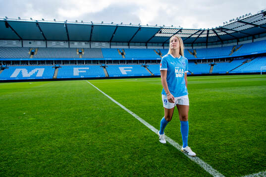 Malmö FF presenterar Courtney Nevin som ny spelare