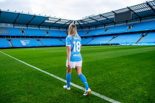 Malmö FF presenterar Courtney Nevin som ny spelare