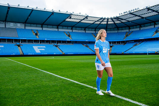 Malmö FF presenterar Courtney Nevin som ny spelare