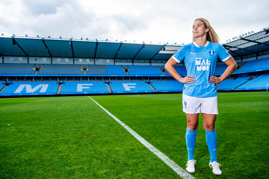 Malmö FF presenterar Courtney Nevin som ny spelare