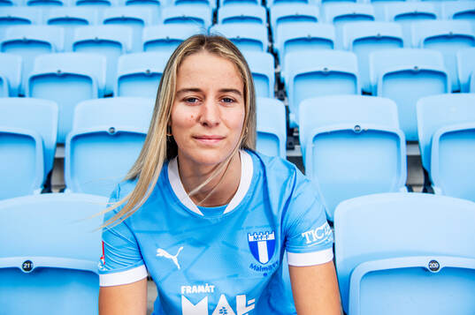 Malmö FF presenterar Courtney Nevin som ny spelare
