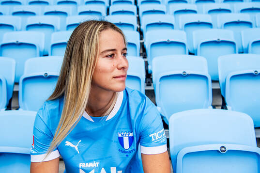 Malmö FF presenterar Courtney Nevin som ny spelare