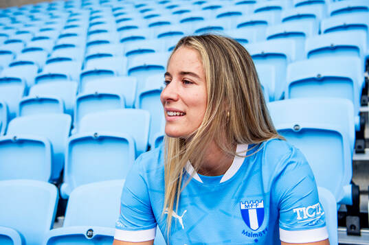 Malmö FF presenterar Courtney Nevin som ny spelare