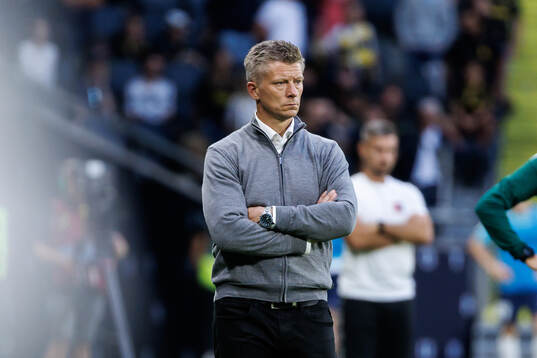 Coach Mikkjal Thomassen of AIK