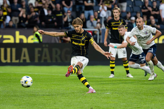 Anton Salétros of AIK scores 4-0