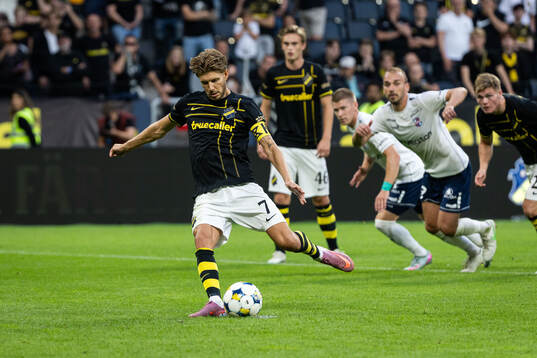 Anton Salétros of AIK scores 4-0