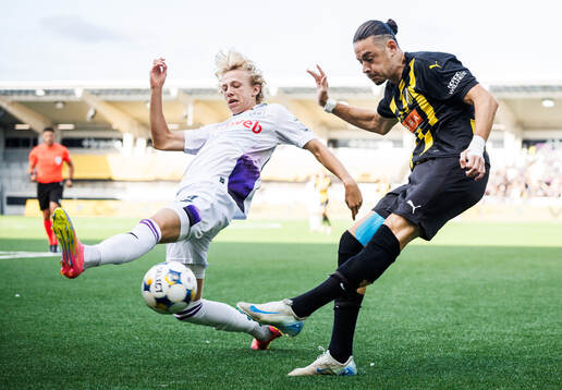 Basile Vroninks of Anderlecht and Amor Layouni of Häcken